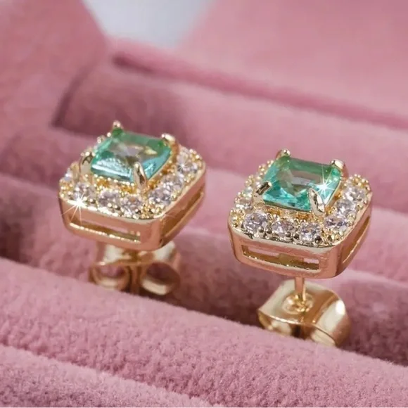 S925 Sterling Silver green square CZ  stud earrings. New. - Picture 5 of 10